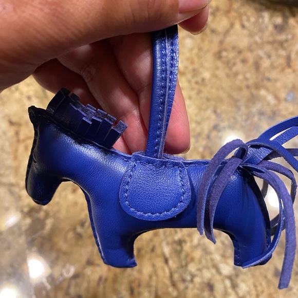 New in box Authentic Hermès Rodeo PM Charm in sapphire blue. Excellent condition - Picture 5 of 6